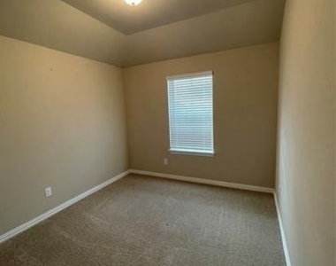 1924 Briar Hill Drive - Photo Thumbnail 14