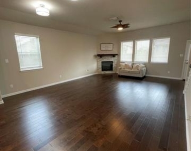 1924 Briar Hill Drive - Photo Thumbnail 3