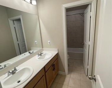 1924 Briar Hill Drive - Photo Thumbnail 11