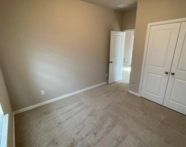 1924 Briar Hill Drive - Photo Thumbnail 15