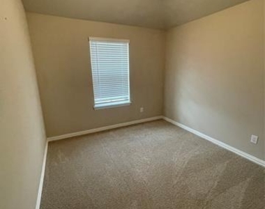 1924 Briar Hill Drive - Photo Thumbnail 12