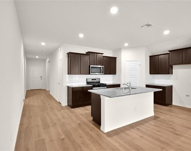 7221 Mayplace Drive - Photo Thumbnail 8
