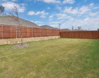 7221 Mayplace Drive - Photo Thumbnail 19