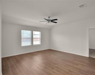 7221 Mayplace Drive - Photo Thumbnail 12