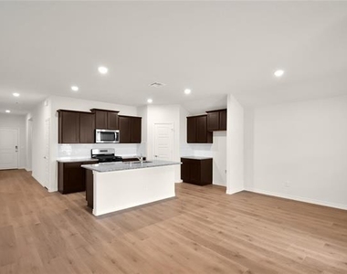 7221 Mayplace Drive - Photo Thumbnail 9