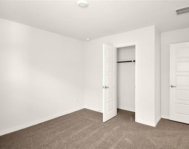 7221 Mayplace Drive - Photo Thumbnail 4