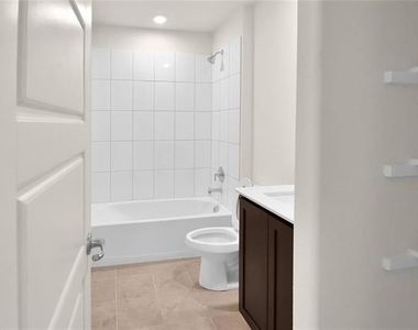 7221 Mayplace Drive - Photo Thumbnail 5