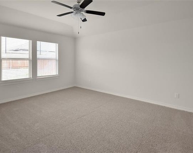 7221 Mayplace Drive - Photo Thumbnail 13