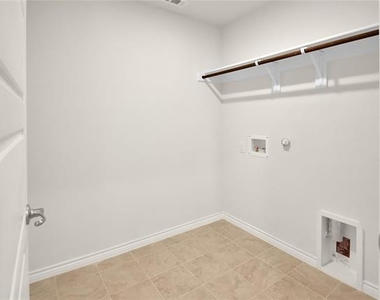 7221 Mayplace Drive - Photo Thumbnail 16