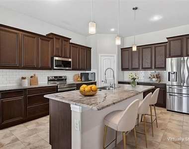 2513 Sabine Circle - Photo Thumbnail 7