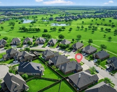 2513 Sabine Circle - Photo Thumbnail 2