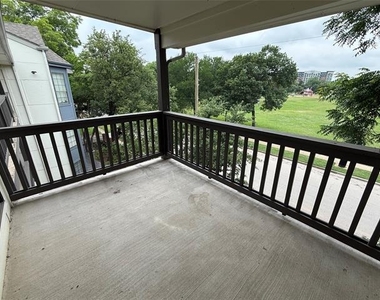 230 E 5th Street - Photo Thumbnail 9