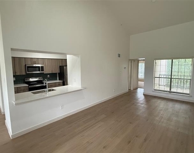 230 E 5th Street - Photo Thumbnail 2