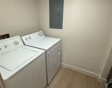 230 E 5th Street - Photo Thumbnail 6