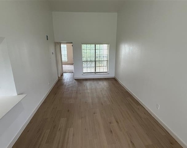 230 E 5th Street - Photo Thumbnail 7