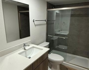 230 E 5th Street - Photo Thumbnail 5