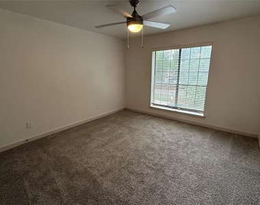 230 E 5th Street - Photo Thumbnail 11