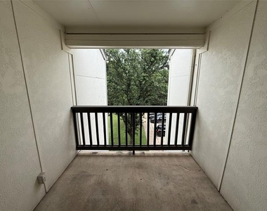 230 E 5th Street - Photo Thumbnail 12