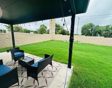 1901 Barnhill Lane - Photo Thumbnail 13