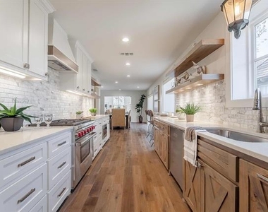 4100 University Boulevard - Photo Thumbnail 8