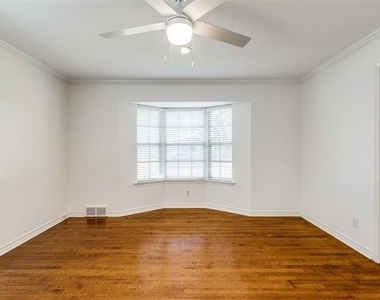 9610 Livenshire Drive - Photo Thumbnail 15