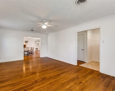 9610 Livenshire Drive - Photo Thumbnail 4