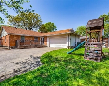 9610 Livenshire Drive - Photo Thumbnail 24