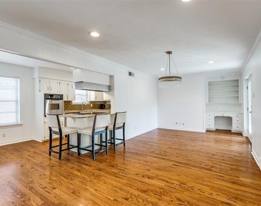 9610 Livenshire Drive - Photo Thumbnail 7