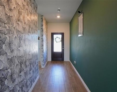 725 Alden Drive - Photo Thumbnail 2