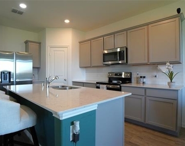 725 Alden Drive - Photo Thumbnail 4