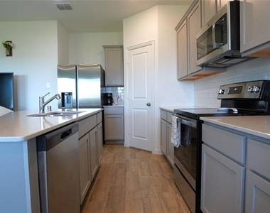 725 Alden Drive - Photo Thumbnail 5