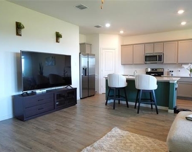 725 Alden Drive - Photo Thumbnail 10