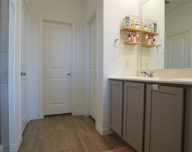 725 Alden Drive - Photo Thumbnail 18