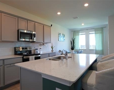 725 Alden Drive - Photo Thumbnail 6