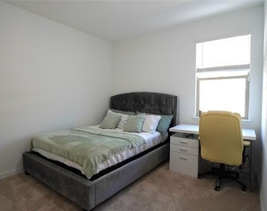 725 Alden Drive - Photo Thumbnail 14