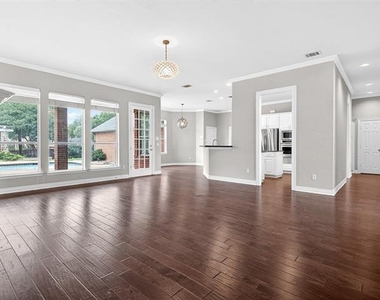 1210 Forest Hills Drive - Photo Thumbnail 4