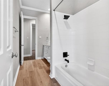 1210 Forest Hills Drive - Photo Thumbnail 20