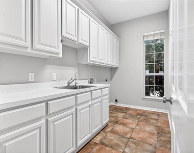 1210 Forest Hills Drive - Photo Thumbnail 27