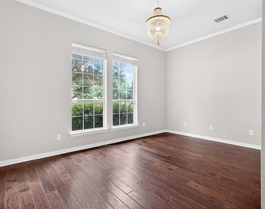1210 Forest Hills Drive - Photo Thumbnail 17