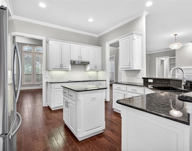 1210 Forest Hills Drive - Photo Thumbnail 12