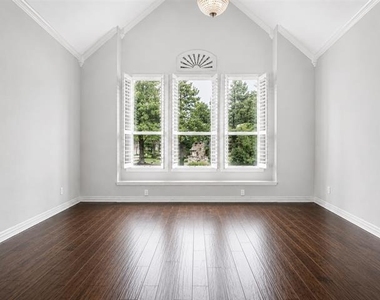 1210 Forest Hills Drive - Photo Thumbnail 9