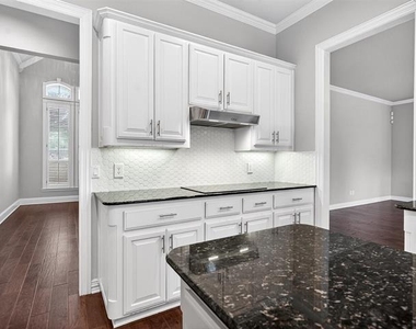 1210 Forest Hills Drive - Photo Thumbnail 14