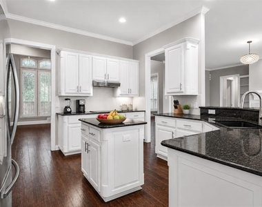 1210 Forest Hills Drive - Photo Thumbnail 10