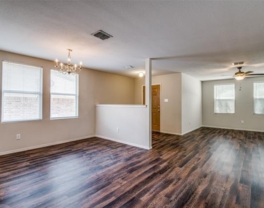 12638 Vandelia Street - Photo Thumbnail 3