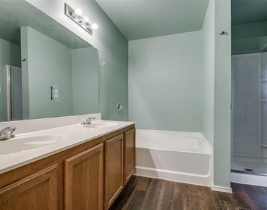 12638 Vandelia Street - Photo Thumbnail 10