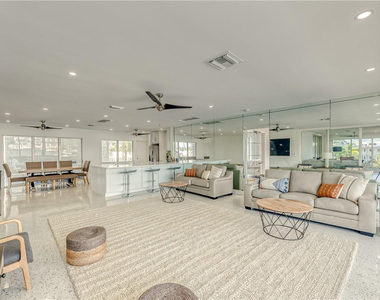 2717 Yacht Club Boulevard - Photo Thumbnail 12