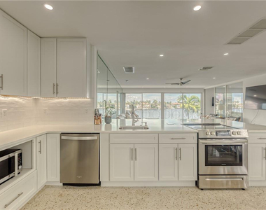 2717 Yacht Club Boulevard - Photo Thumbnail 18