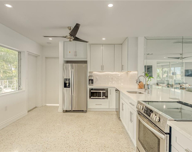 2717 Yacht Club Boulevard - Photo Thumbnail 16