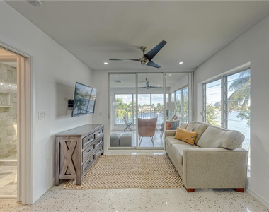 2717 Yacht Club Boulevard - Photo Thumbnail 24