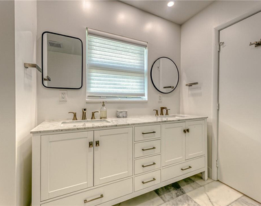 2717 Yacht Club Boulevard - Photo Thumbnail 21
